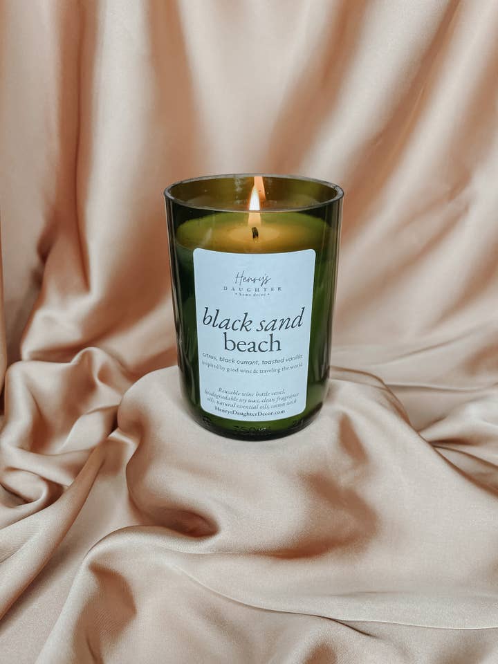 Sort sand strand vinflaske stearinlys (vulkan dupe) for engroshandel hos Henry’s Daughter Home Decor