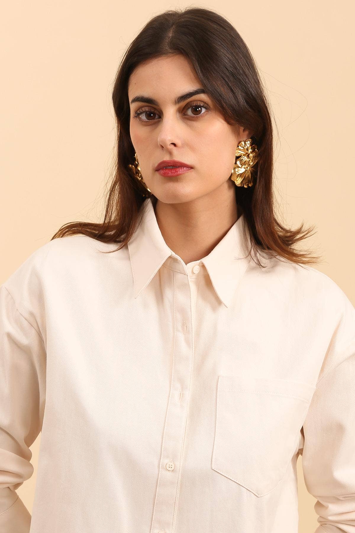 Daphnea – Engroshandel Kjole - Dame – 5778 kort solid skjortekjole med lange ærmer2