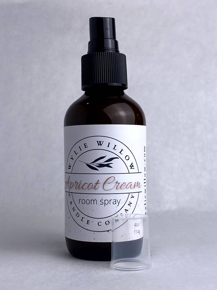 Aprikosencreme - 4 Unzen Braunglas Room + Leinenspray für den Großhandel von Wylie Willow Candle Company