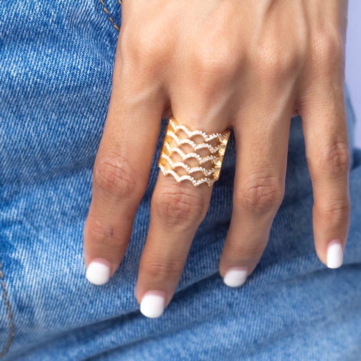 Bague conçue par Micro-Pave Wave pour la vente par Lacosta Jewelry Corp