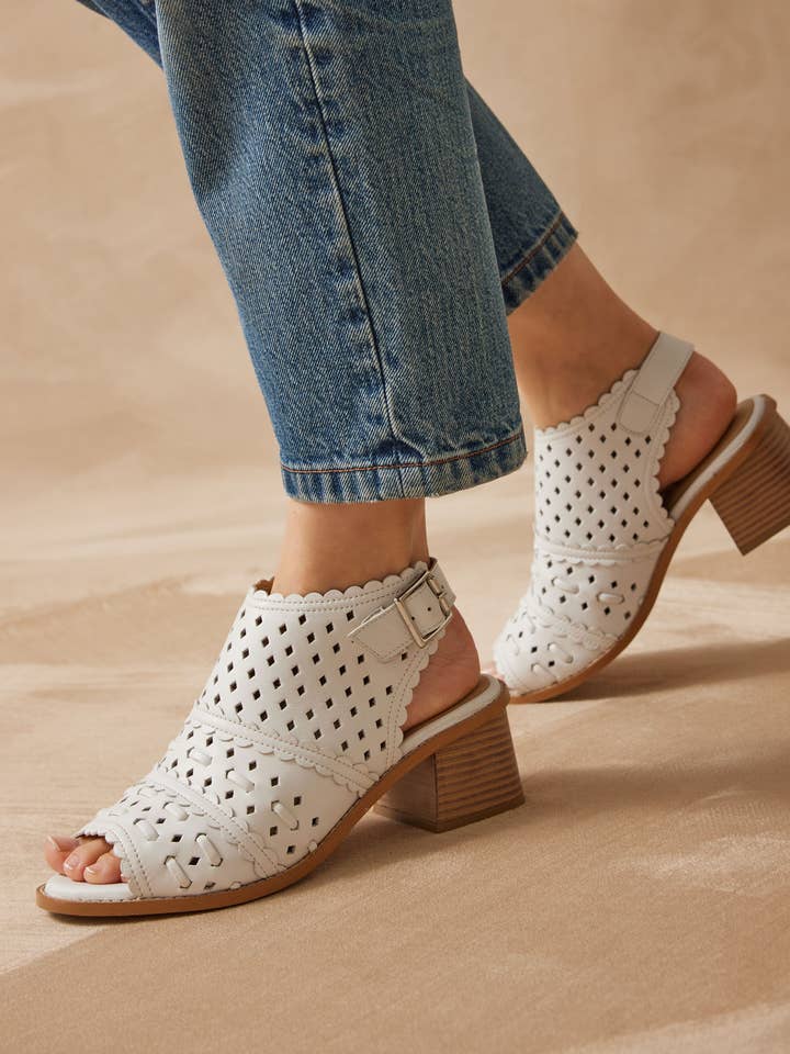 Sandales montantes cuir perforé (2012046_0035) pour la vente par PEDICONFORT