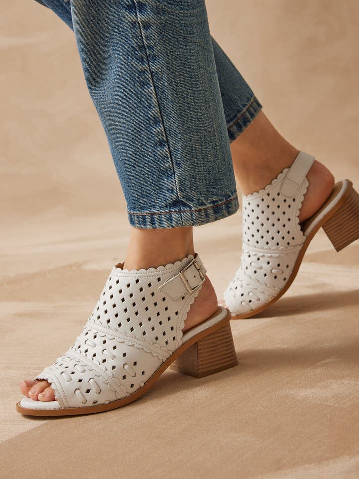 Sandales montantes cuir perforé( 2012046_0035 ) pour la vente par PEDICONFORT