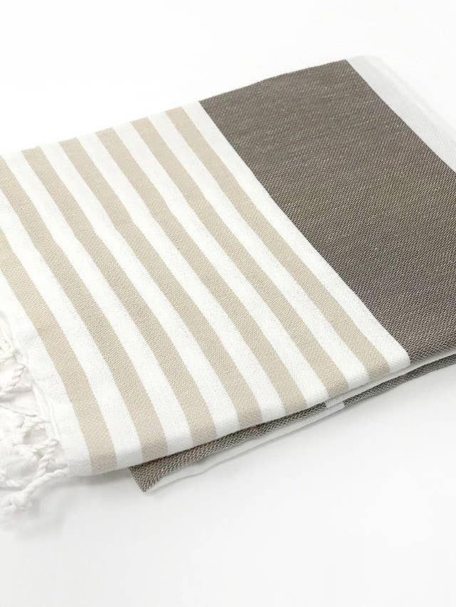 Anguilla, serviette de plage turque rayée en sable, marron pour la vente par Ban De Osh