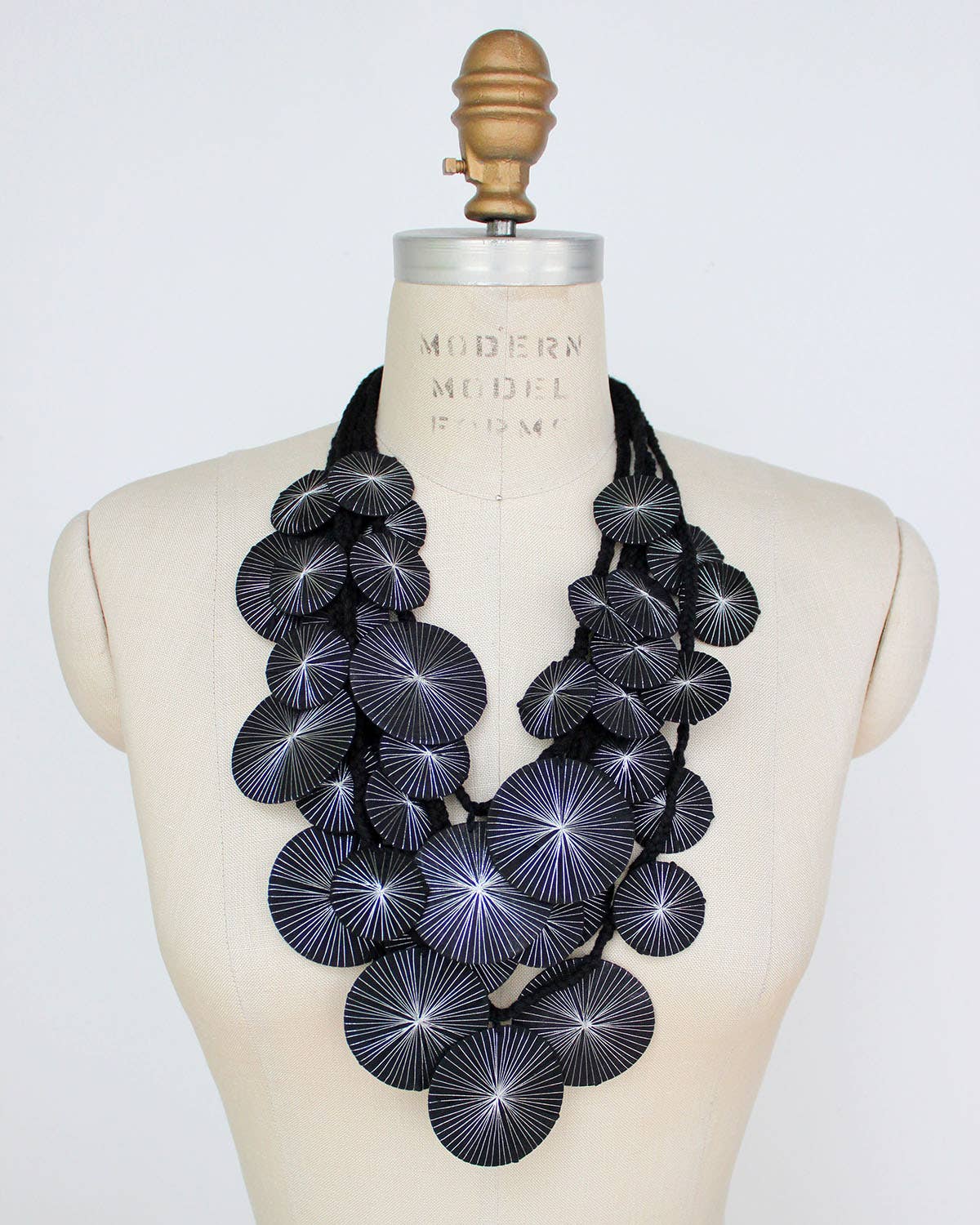 Beyond Threads - Vendita all'ingrosso Collane a bavaglio - Collana in tessuto riciclato Platillos fatta a mano #3