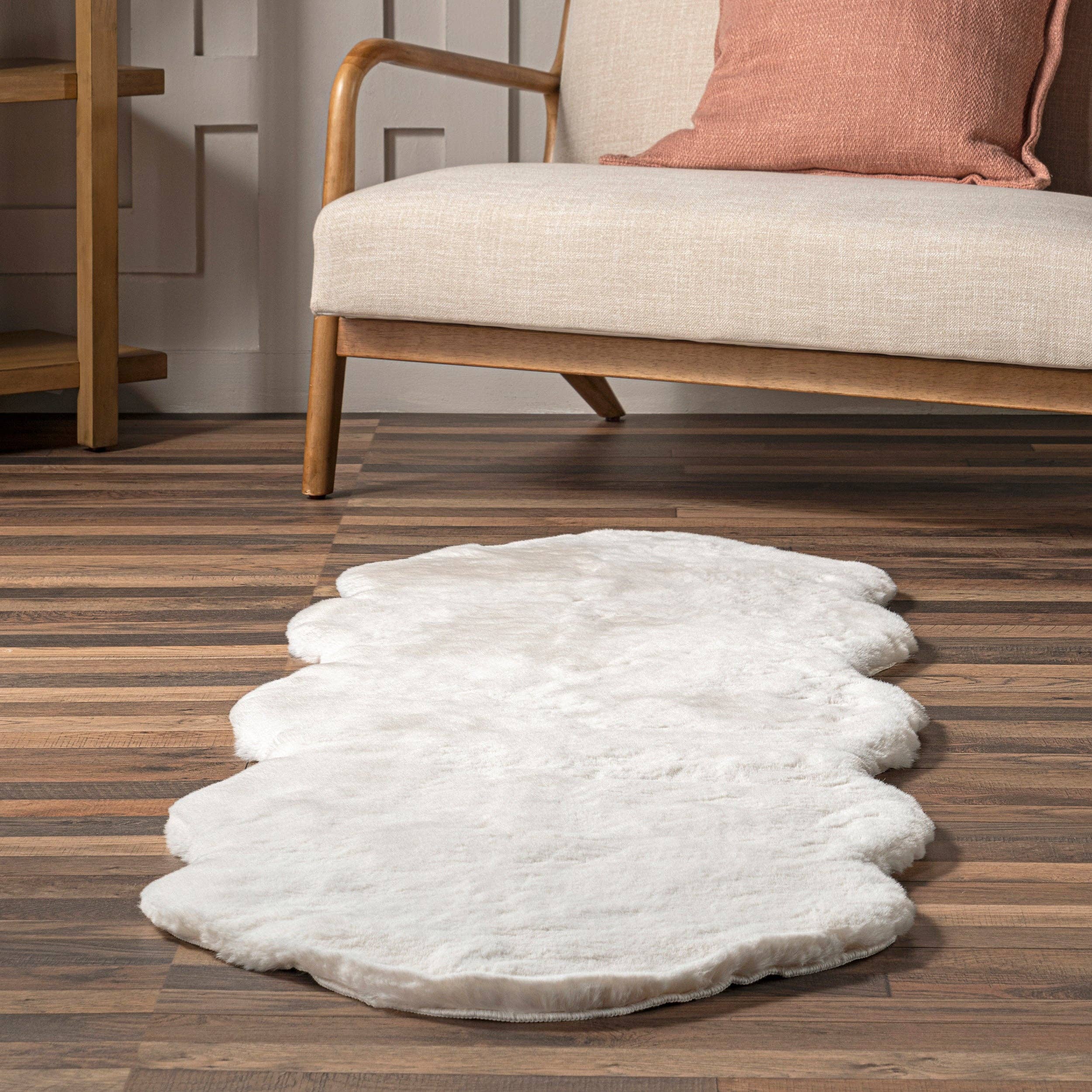 White Eline Faux Sheepskin Machine Washable Area Rug for wholesale on Faire7