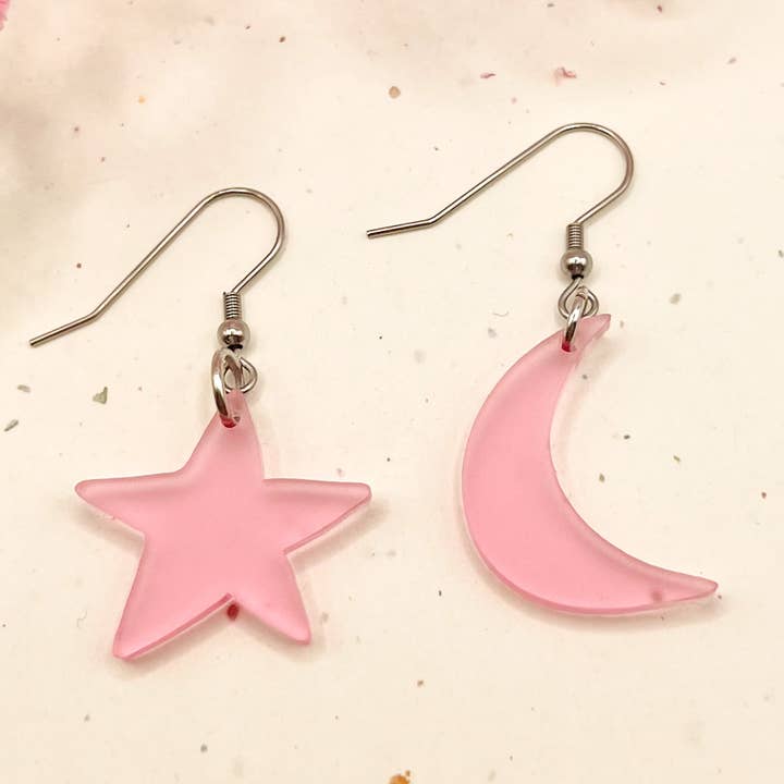 Boucles d'oreilles en acrylique (Pink) Night Sky Charm pour la vente par Hoity Toity Goods