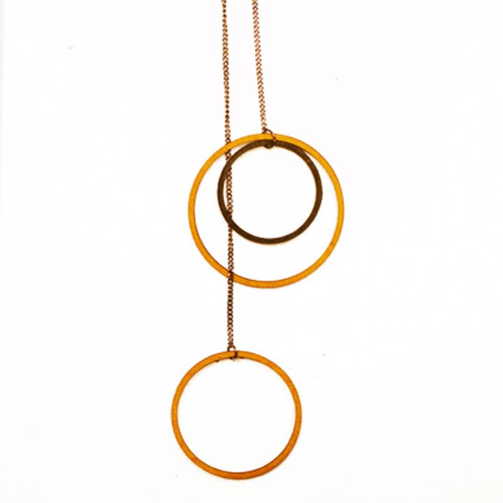 Collana con cerchi intricati. per la vendita all'ingrosso da parte di Silk Wool and Bijoux