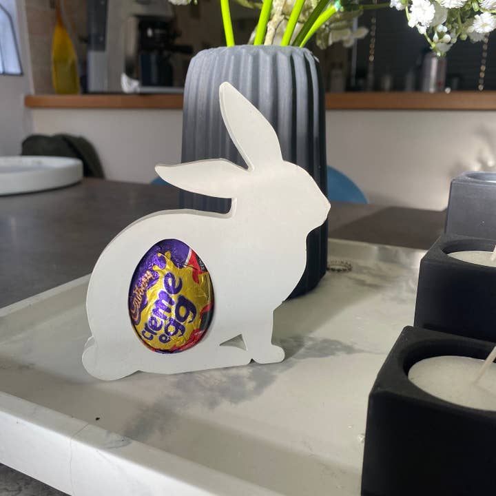 Concreates - Vendita all'ingrosso Decorazioni da tavolo - Coniglietto pasquale autoportante in cemento | portauova | coniglio pasquale | portauova color crema | decorazione pasquale | ornamento da tavola