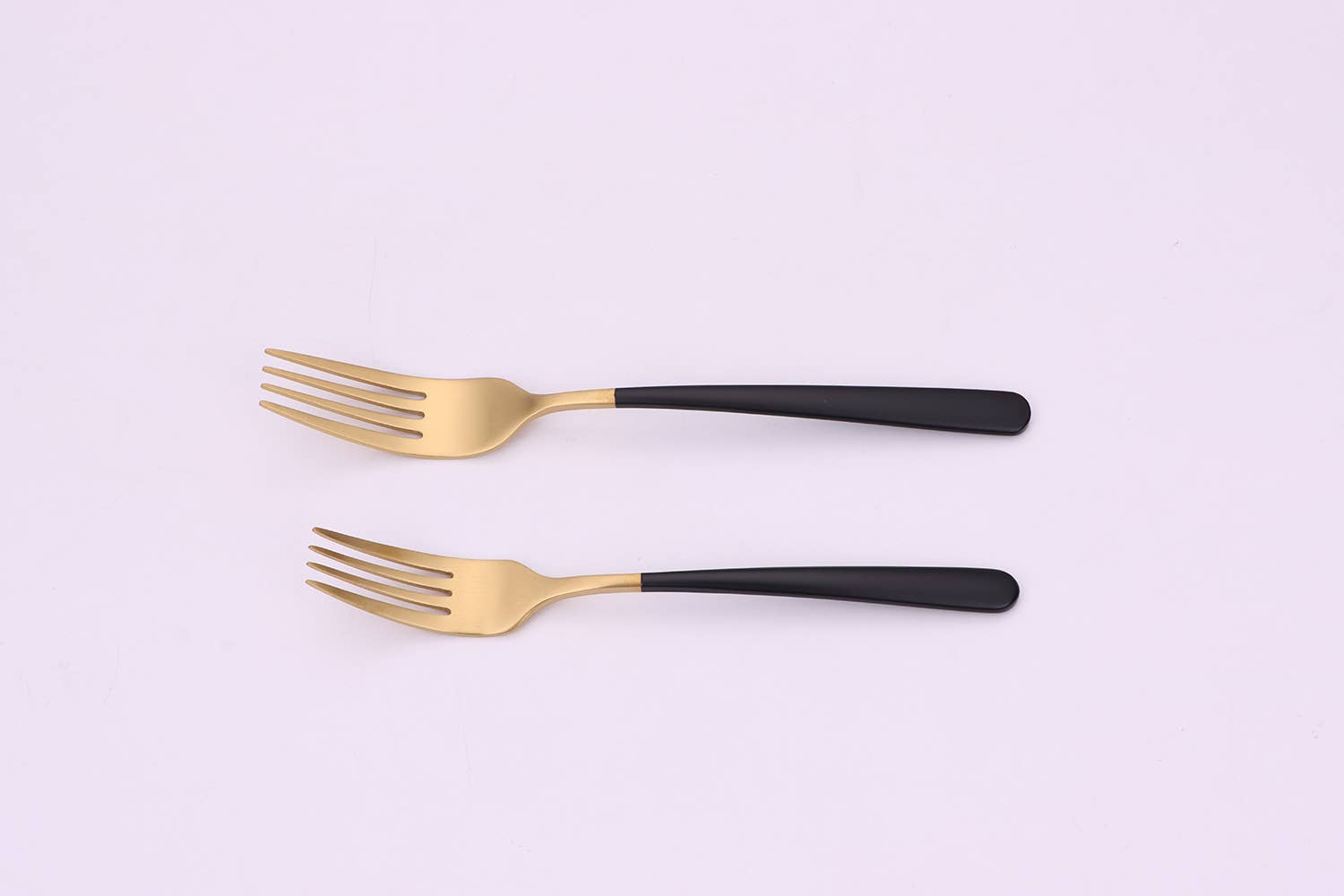 VIVIENCE – Großhandel Besteckset – Coloblock 20-teiliges Besteckset mit schwarzen Griffen, Service 43