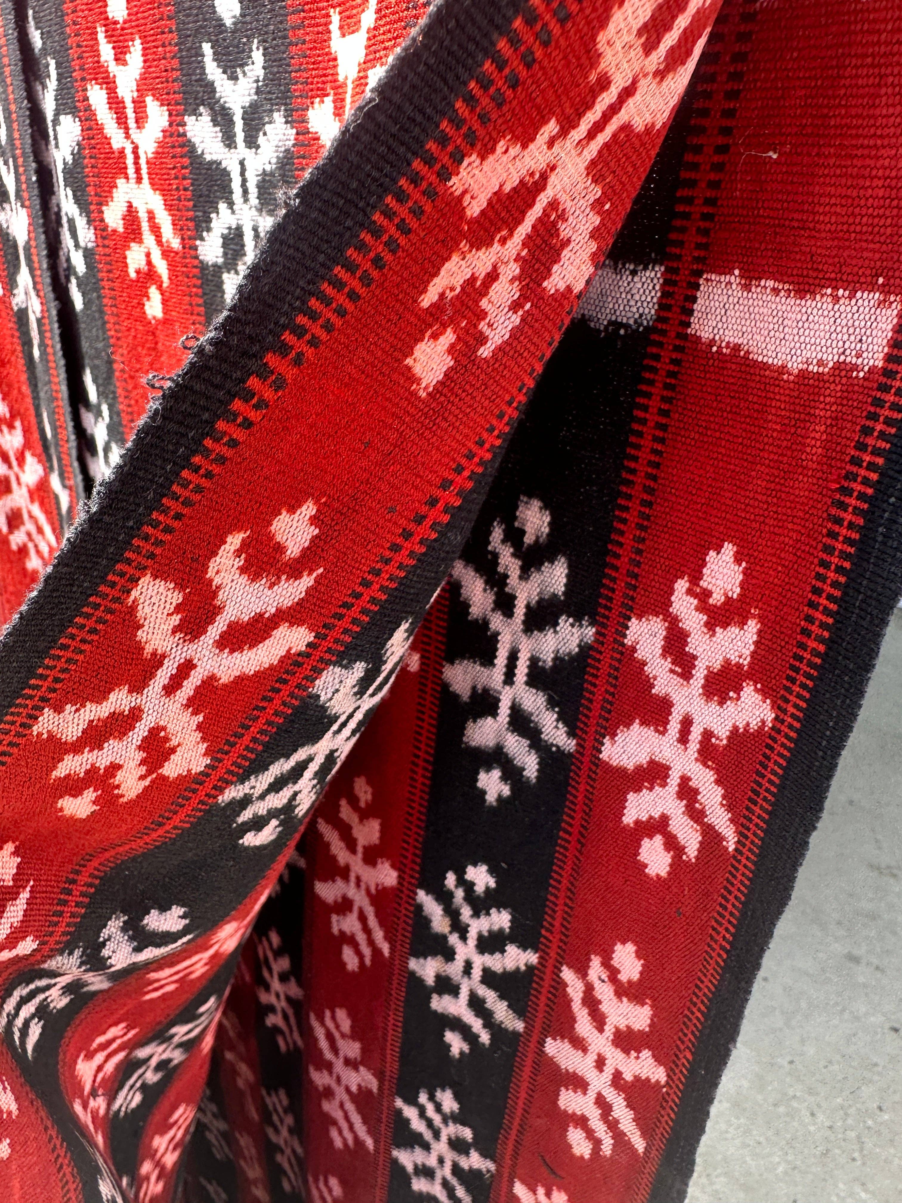 Office Objets - Wholesale Coverlet - Ikat, traditional Indonesian fabric from the island of Savu (Timor) red and black 2m25x7559
