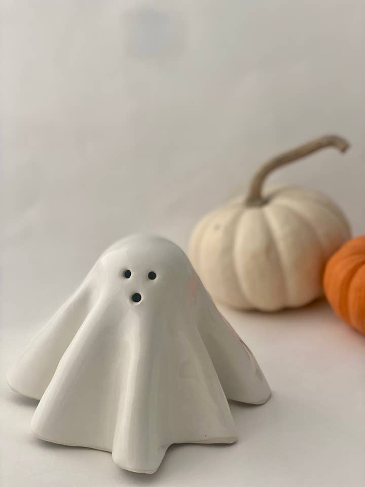 Decorative ghost for wholesale by MR Poterie