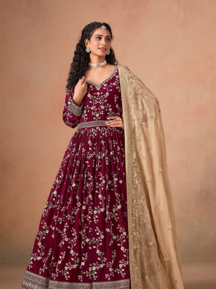 Bordeauxrode Georgette Anarkali Pak voor Indiase & Pakistaanse Bruiloft Festival - Draad- en Paillettenborduurwerk voor wholesale door HATKE BRIDE