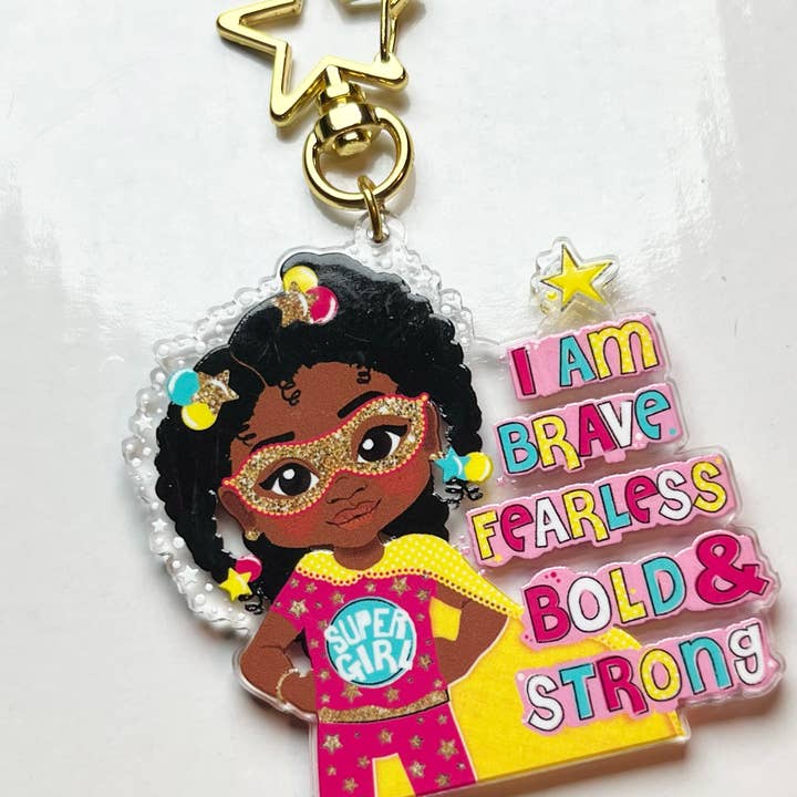 Fefus Designs – wholesale Nyckelring - Barn – Svart tjej superhjälte nyckelring – Stärkande återvunnen akryl väska charm för barn | Afro tjej nyckelring av Fefus Designs7
