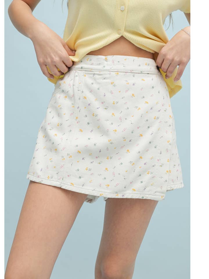 FLORAL DENIM SKORT / WL25-10586B for wholesale by Wishlist Apparel