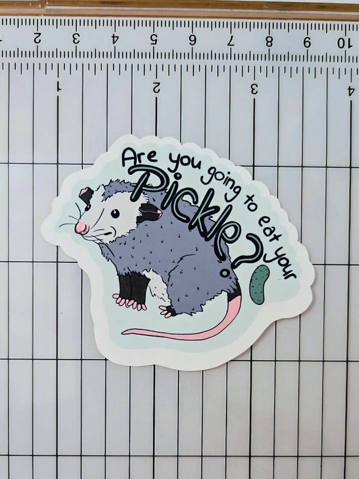 ¿Vas a comerte tu pegatina de zarigüeya en escabeche? para venta al por mayor de Peaceful Opossum Art