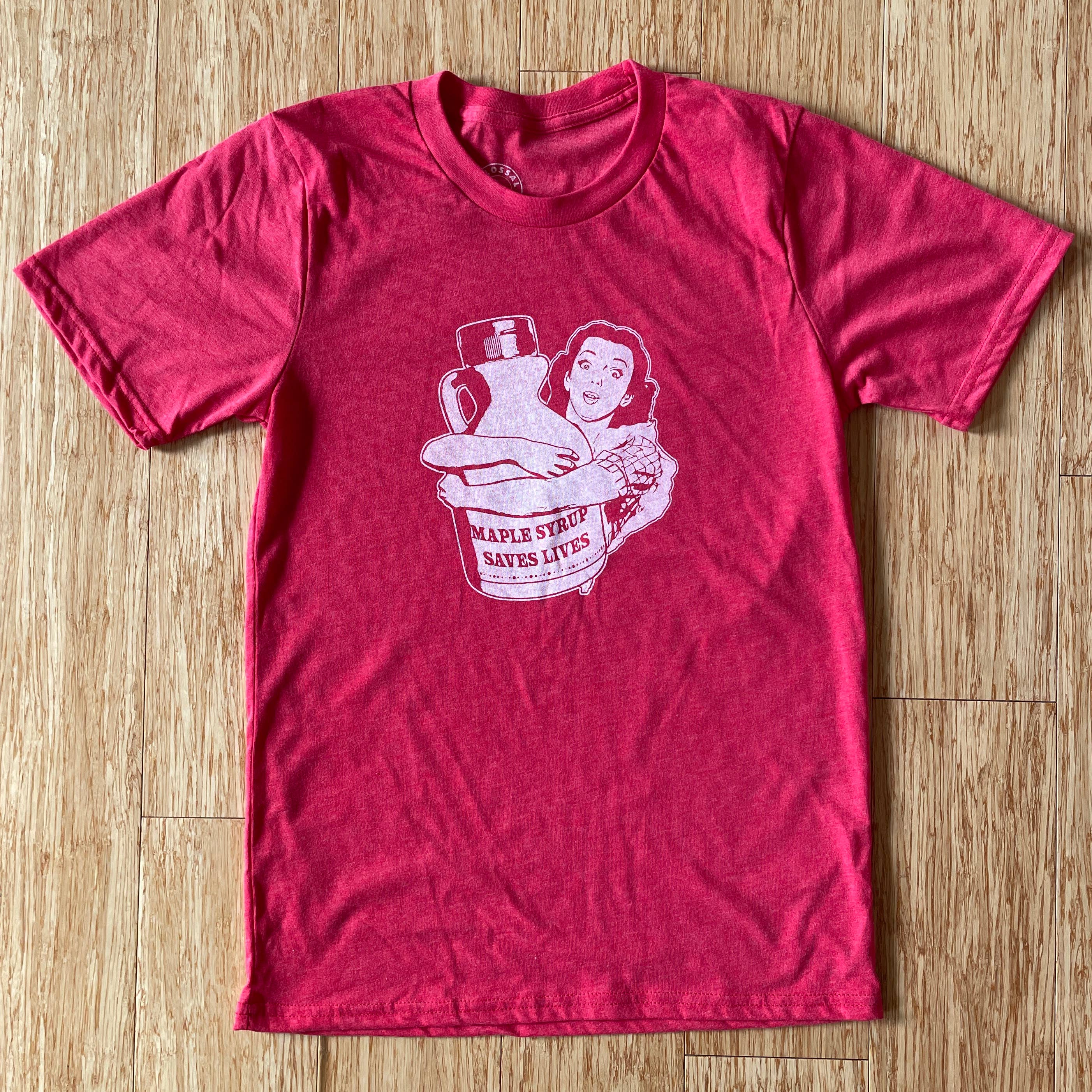 Colossal Sanders - Vendita all'ingrosso Maglietta serigrafata - Unisex - Maglietta divertente Maple Syrup Saves Lives5