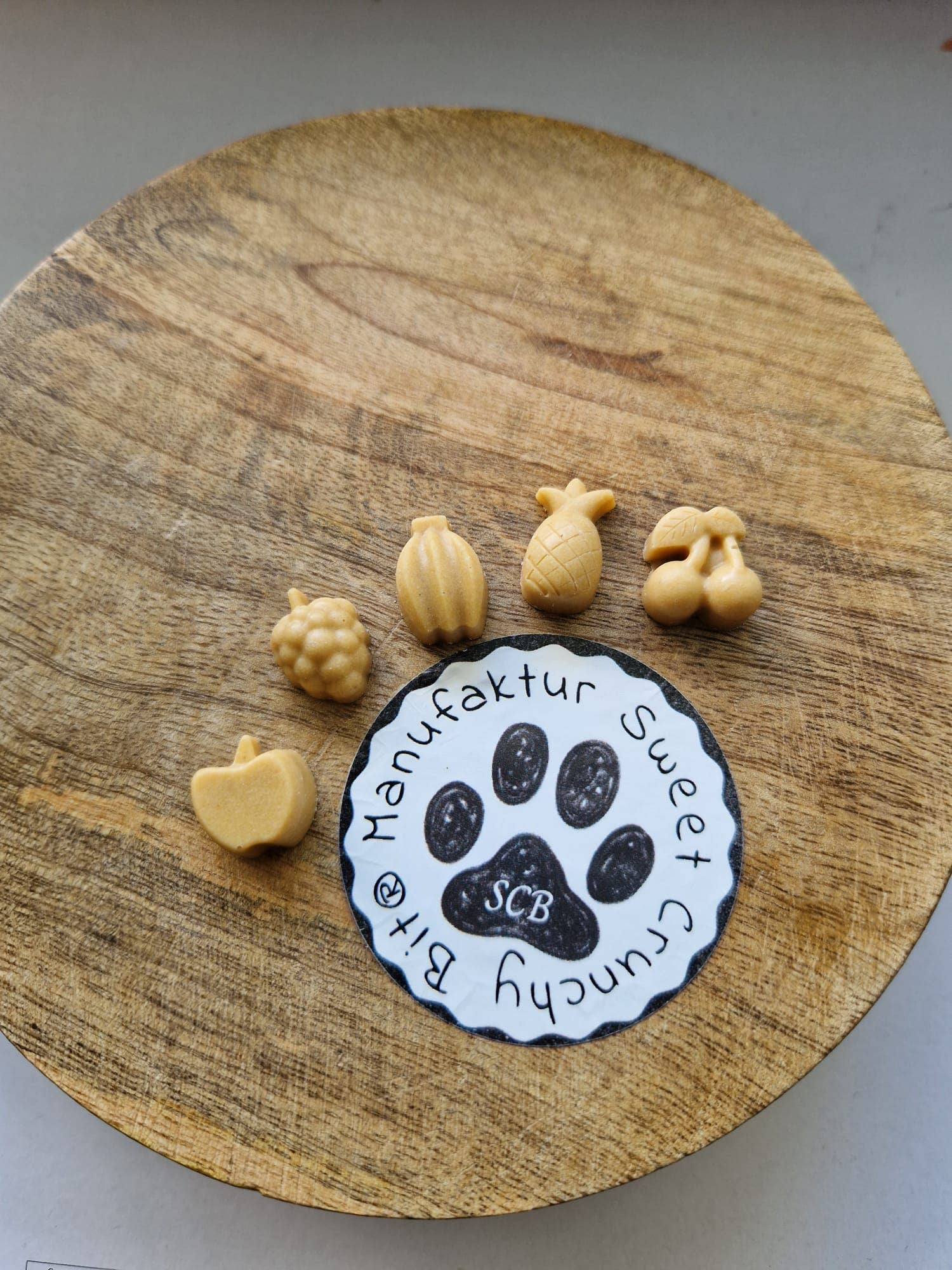 Manufaktur Sweet Crunchy Bit® Handmade DogFood 🐾 – Großhandel Leckerlis – Hund – Obstsalat (Mini Drops)1