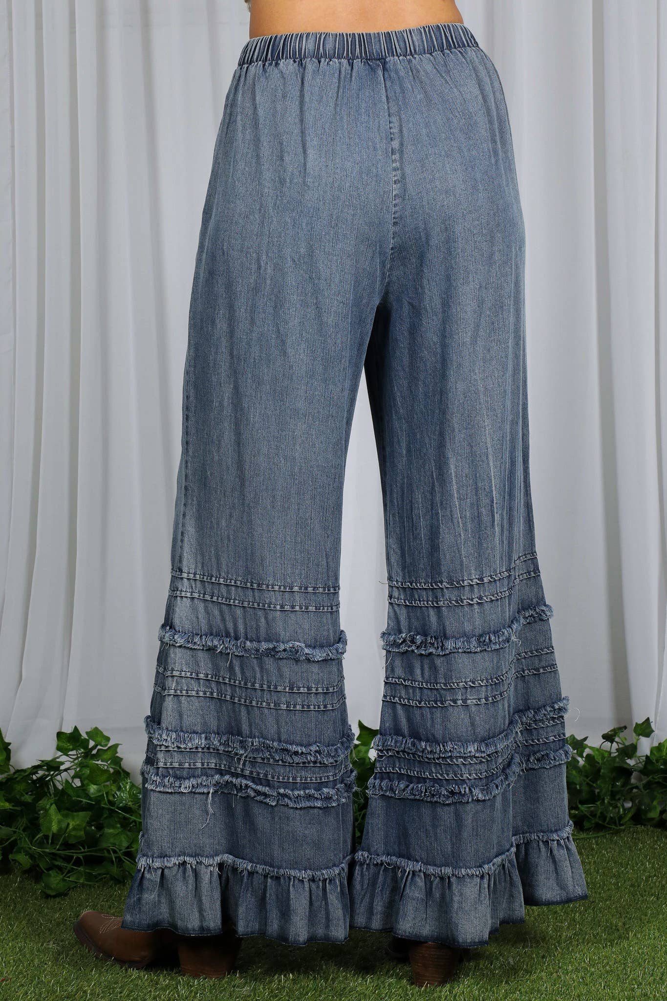 Vine & Love - Wholesale Jeans - Women's - Flared Ruffle Hem Washed Chambray Crop Denim Pants VP8303918