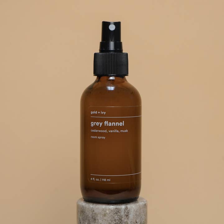 grijze flanellen kamerspray + lijnspray - cederhout, vanille, musk voor wholesale door gold + ivy