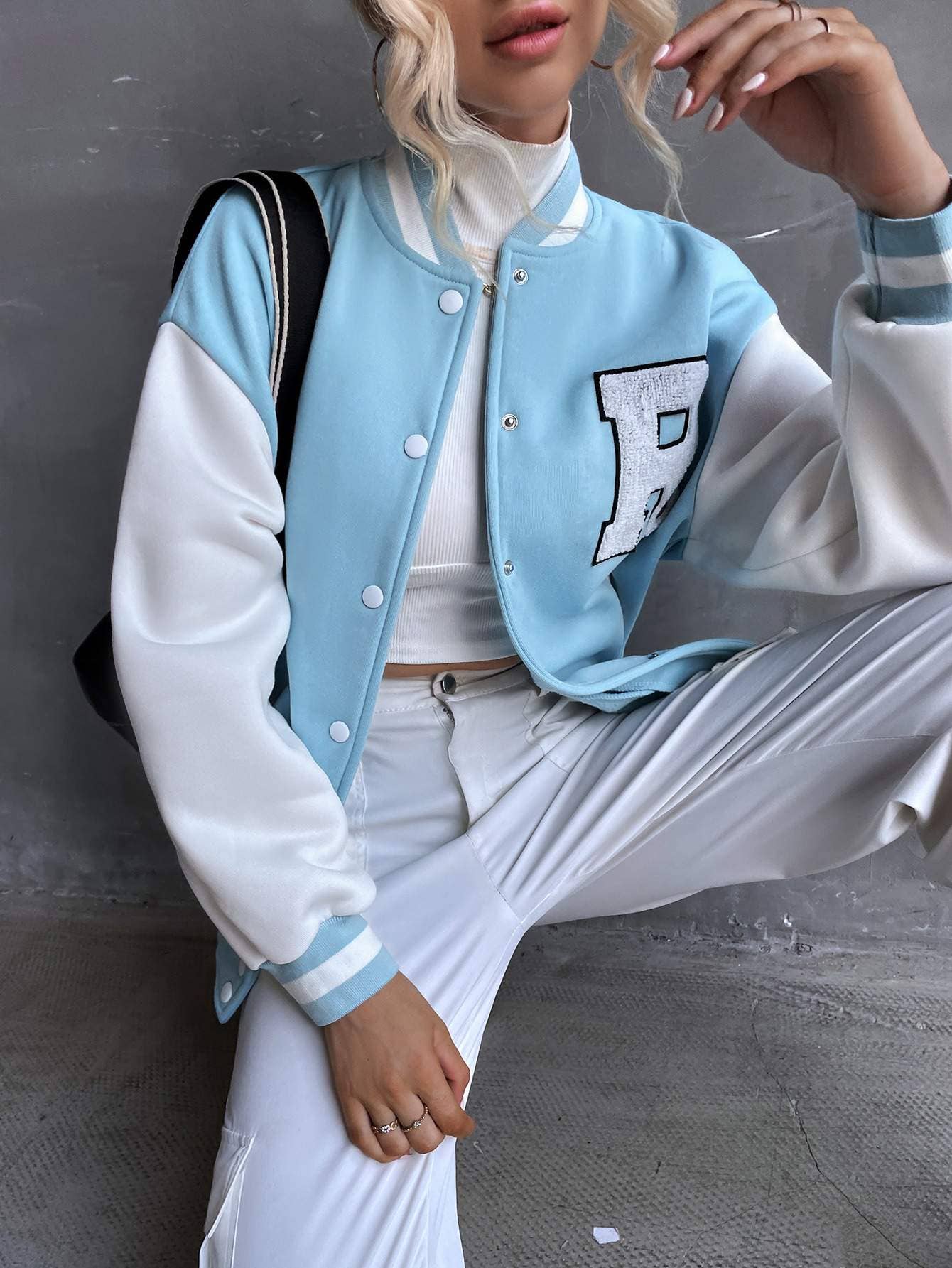 Flarix – Blusão - Mulher por atacado – jaqueta bomber carta remendada ombro3