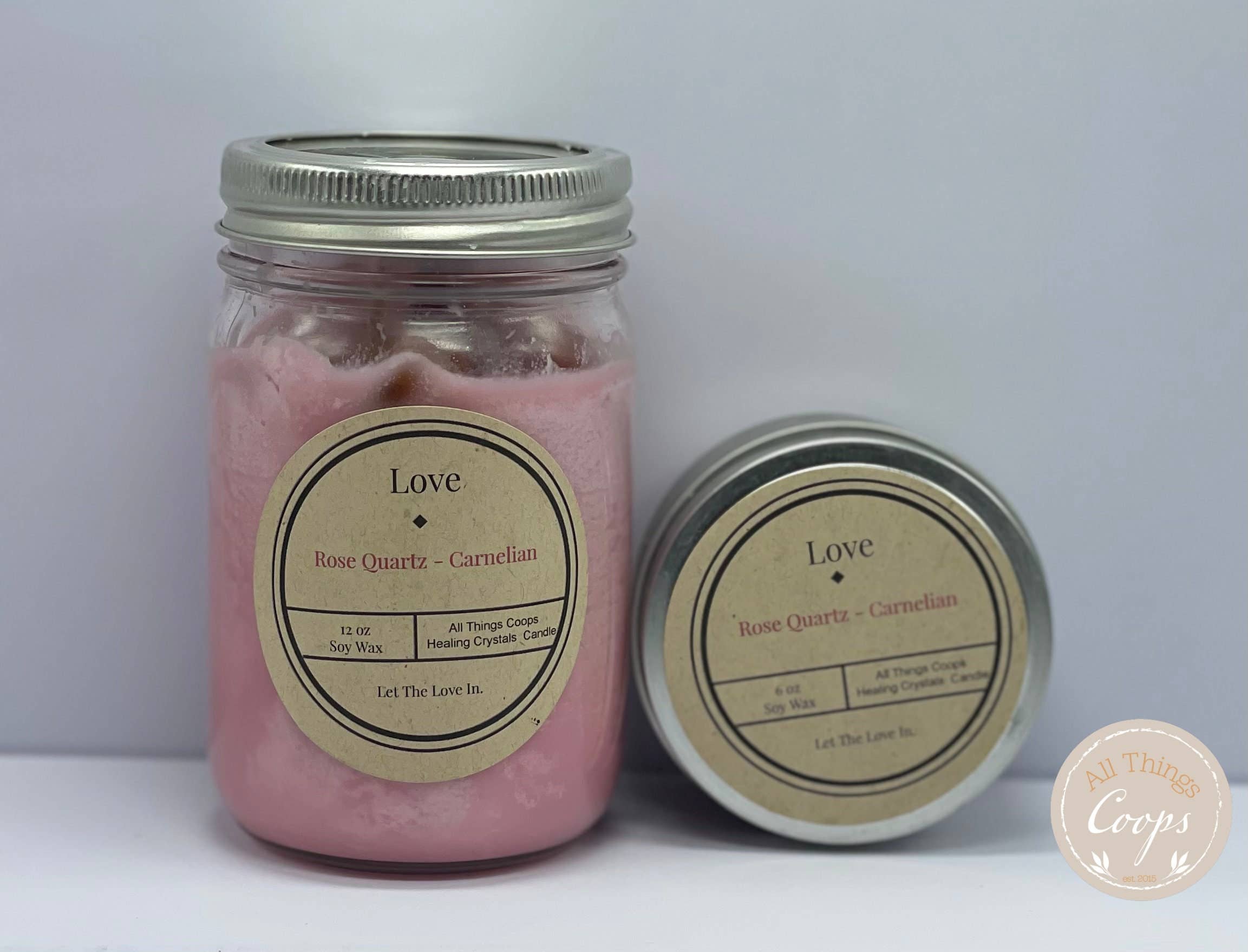 All Things Coop – Großhandel Kerze im Glas / gefüllte Kerze – Love Crystal Candle - Rosenquarz-Kerze, Karneol-Kerze, Reiki-Heilkerzen, Heilkristalle Kerze