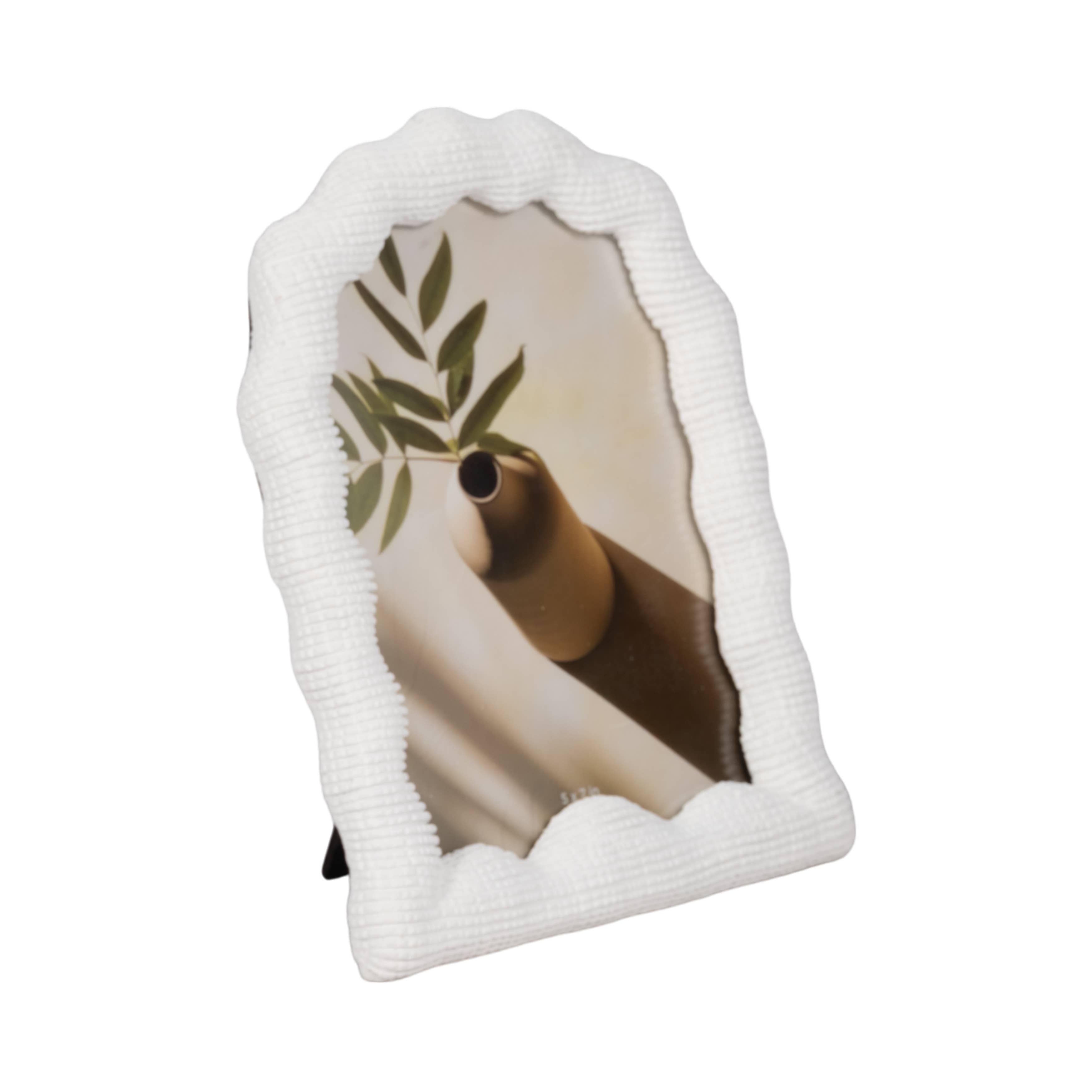White Photo Frame - Resin with Decorative Wavy Arch for wholesale on Faire11