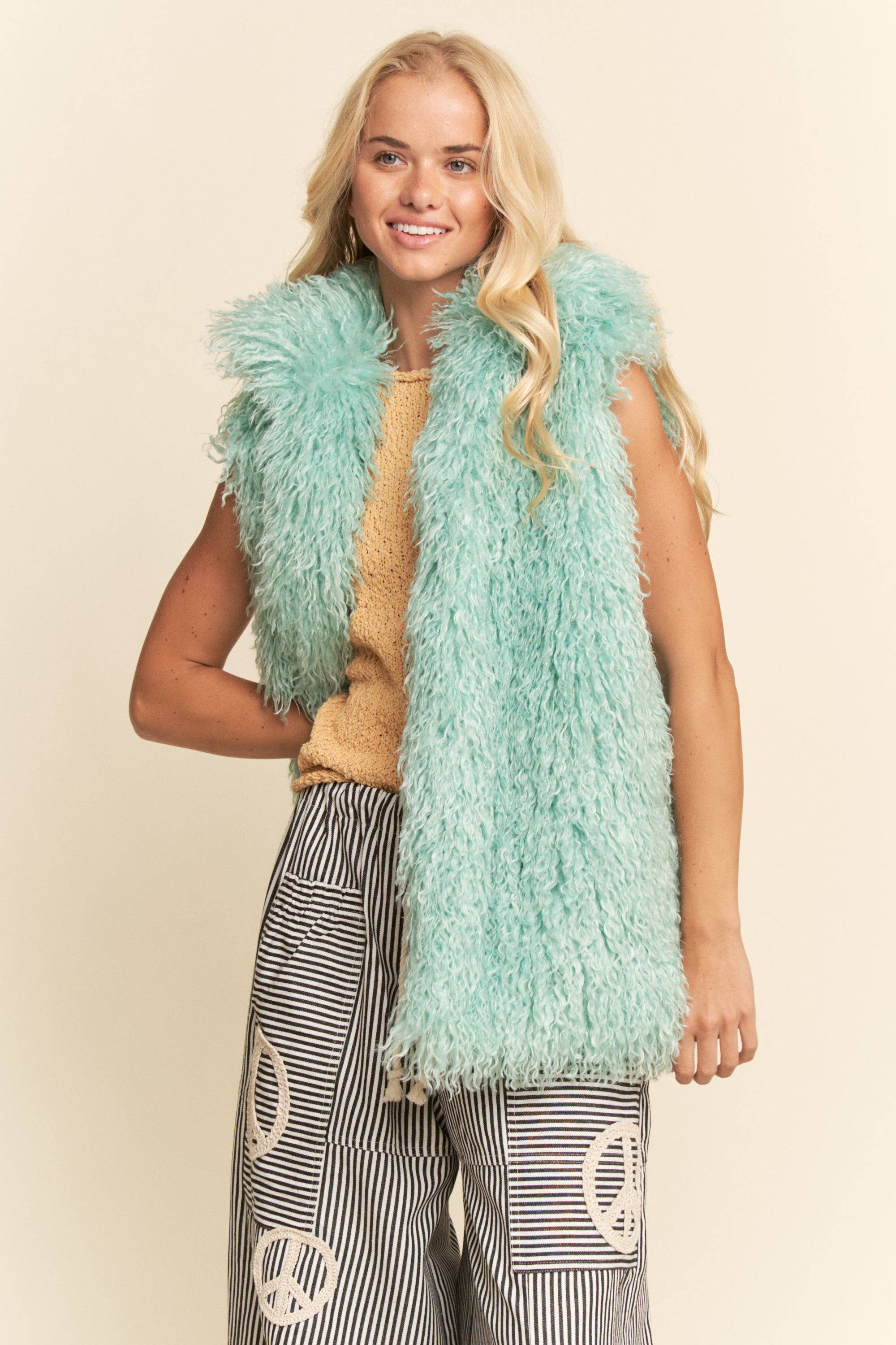 Davi & Dani – Camisola sem mangas – Mulher por atacado – COLETE SHAGGY DE PELE SINTÉTICA7