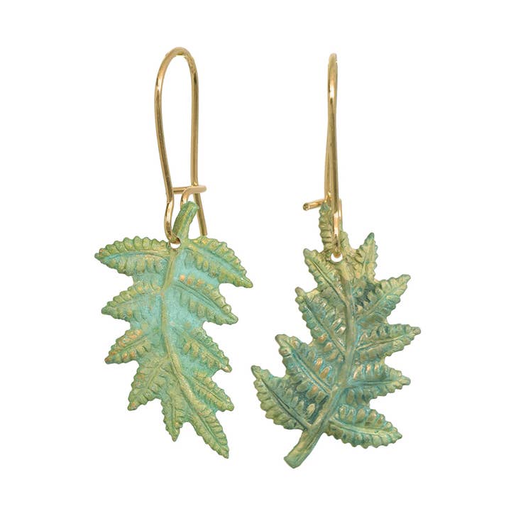Brincos de Folha de Samambaia com Pátina Verdegris por atacado de We Dream in Colour
