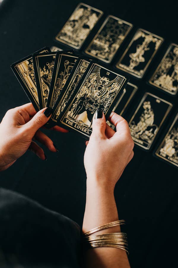 LA MUCI DESIGN - Venta al por mayor Cartas del tarot - Baraja de tarot Âme – cartas de tarot lujosas en negro y dorado1