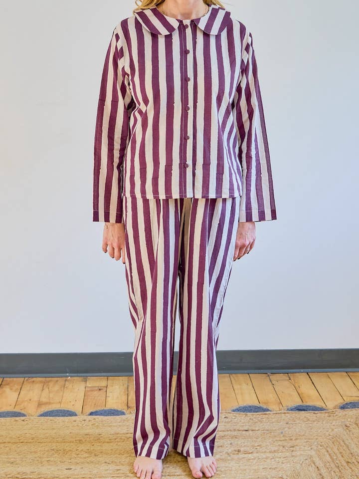 Pigiama a righe bordeaux per la vendita all'ingrosso da parte di Ophelia & Indigo