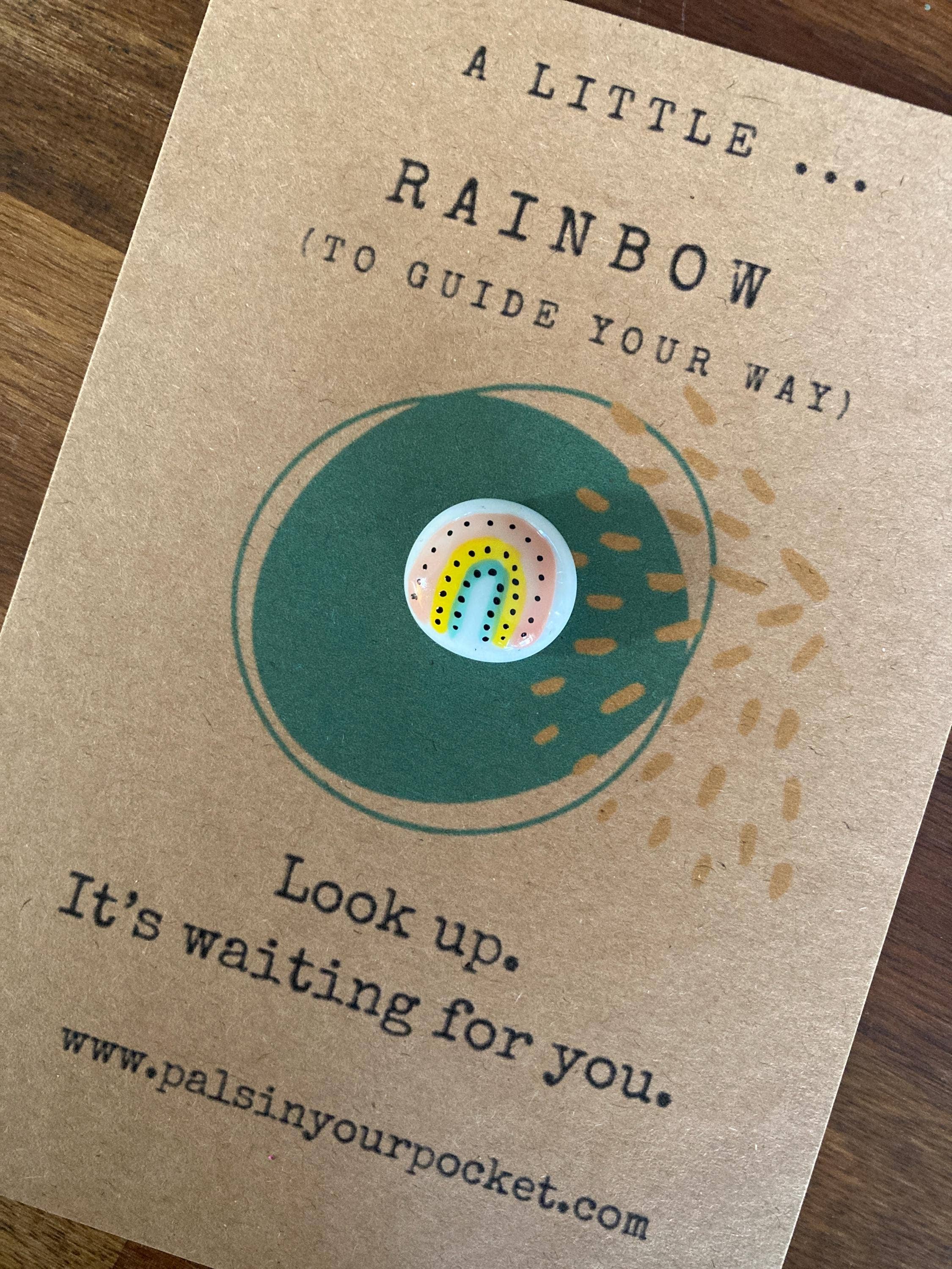 Pals in your Pocket - Vendita all'ingrosso Moneta/gettone ricordo - Abbraccio Tascabile di Positività Arcobaleno & Pietra Portafortuna Antistress2