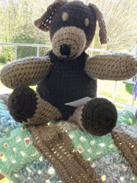 Chien brun et feu pour la vente par Especially For Ewe