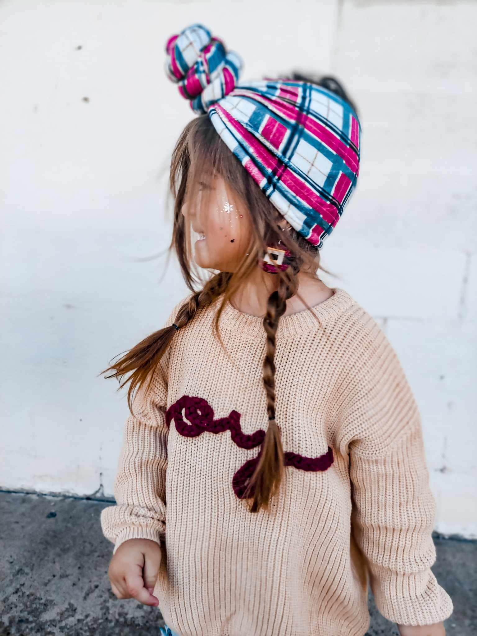 Little Joy Co. – Großhandel Strickpullover – Kinder – Joy Handbestickter Weihnachtspullover - Kleinkindgrößen7
