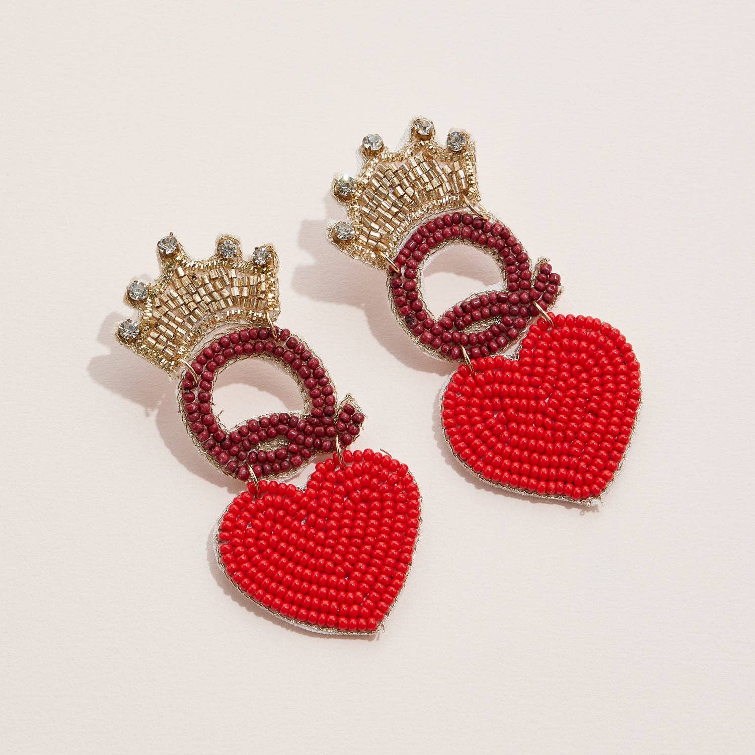 N/D Orecchini con perline rosse Queen of Hearts in vendita all'ingrosso su Faire1