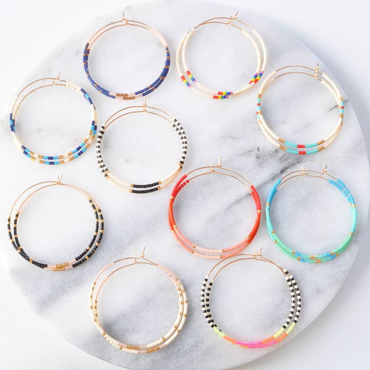 Libby & Smee - Vendita all'ingrosso Orecchini a cerchio - Cerchi dorati con minuscole perline in vetro1