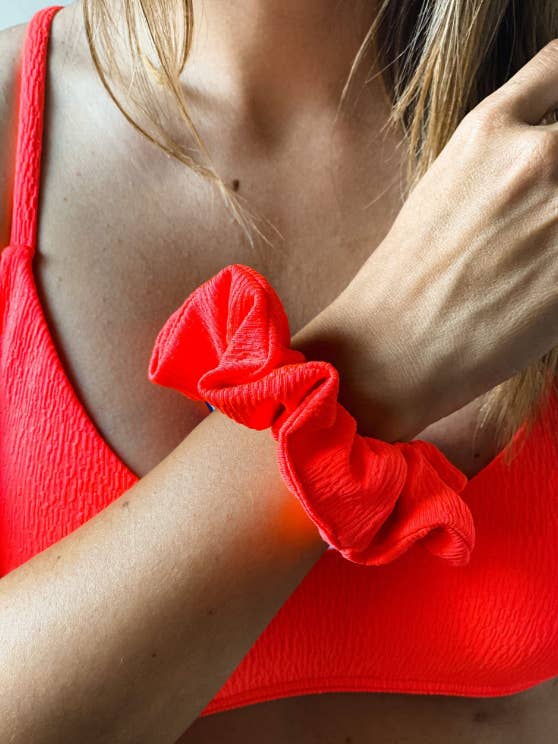 Scrunchie koraal voor wholesale door Minimal Wanders