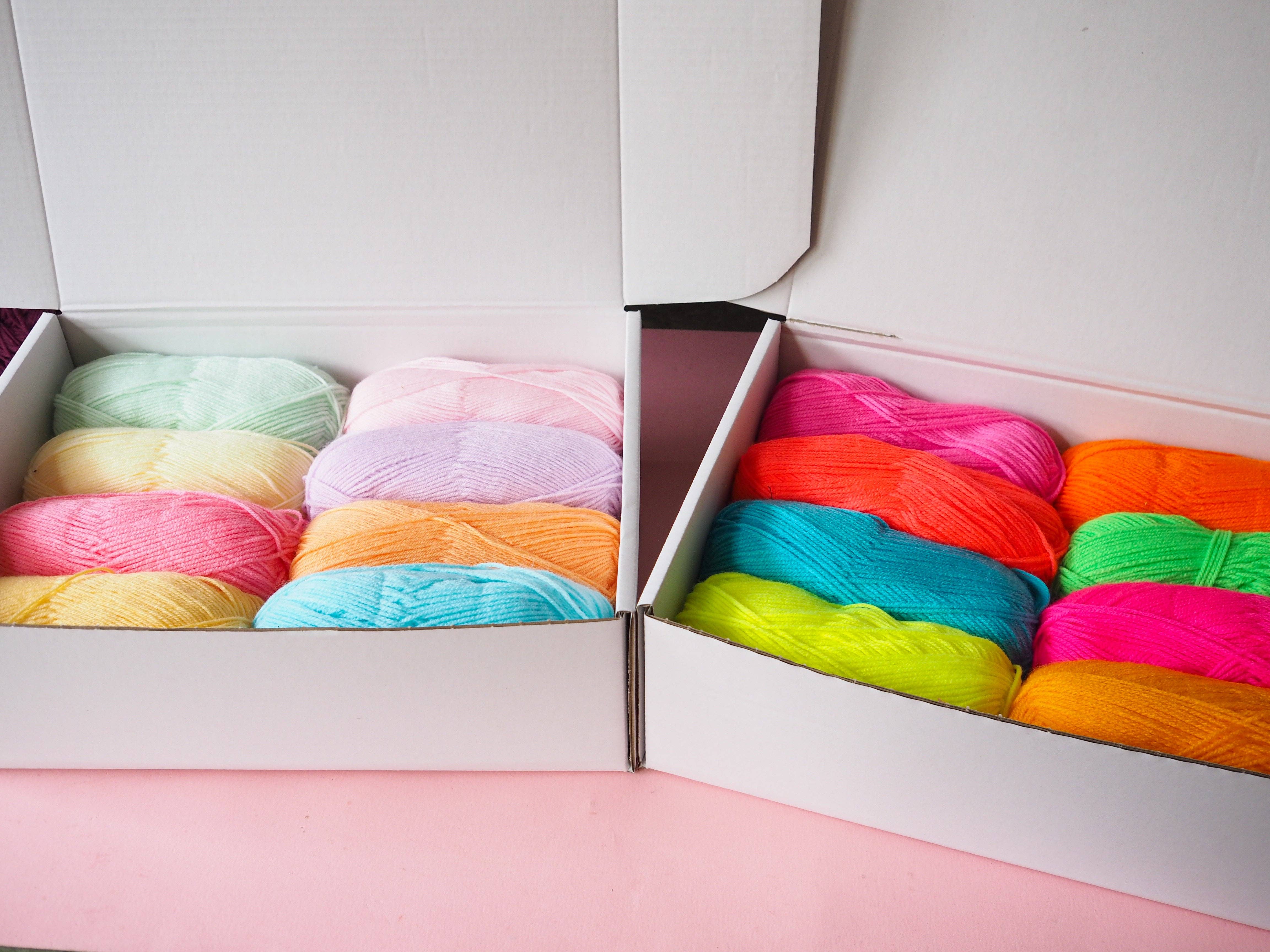 Fat Pom Poms – wholesale DIY craft kit – Bright Giant Pom Pom Kit10