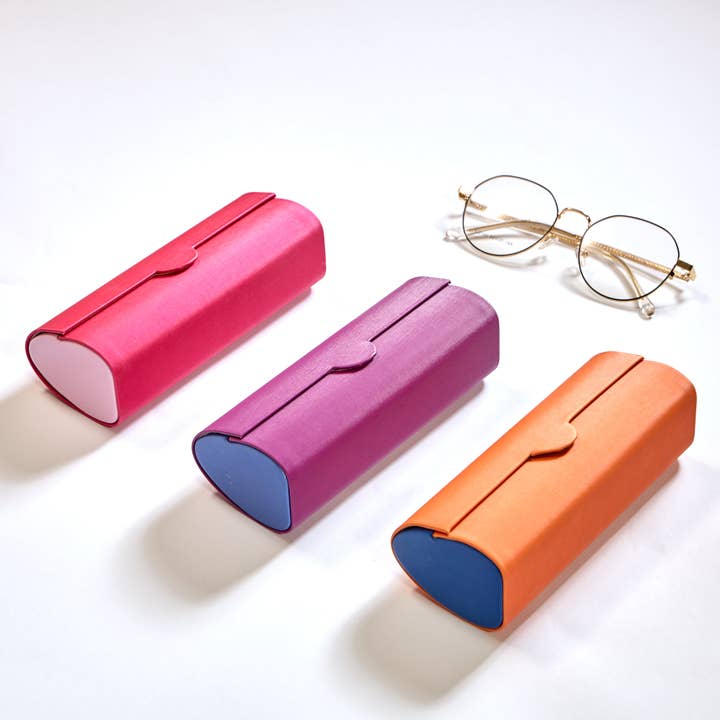 Real Sic - Wholesale Eyewear Cases & Holders - Unisex - Vintage-Inspired Magnetic Vegan Leather Glasses Case: Retro Cylindrical Design for Stylish Eyewear Protection15