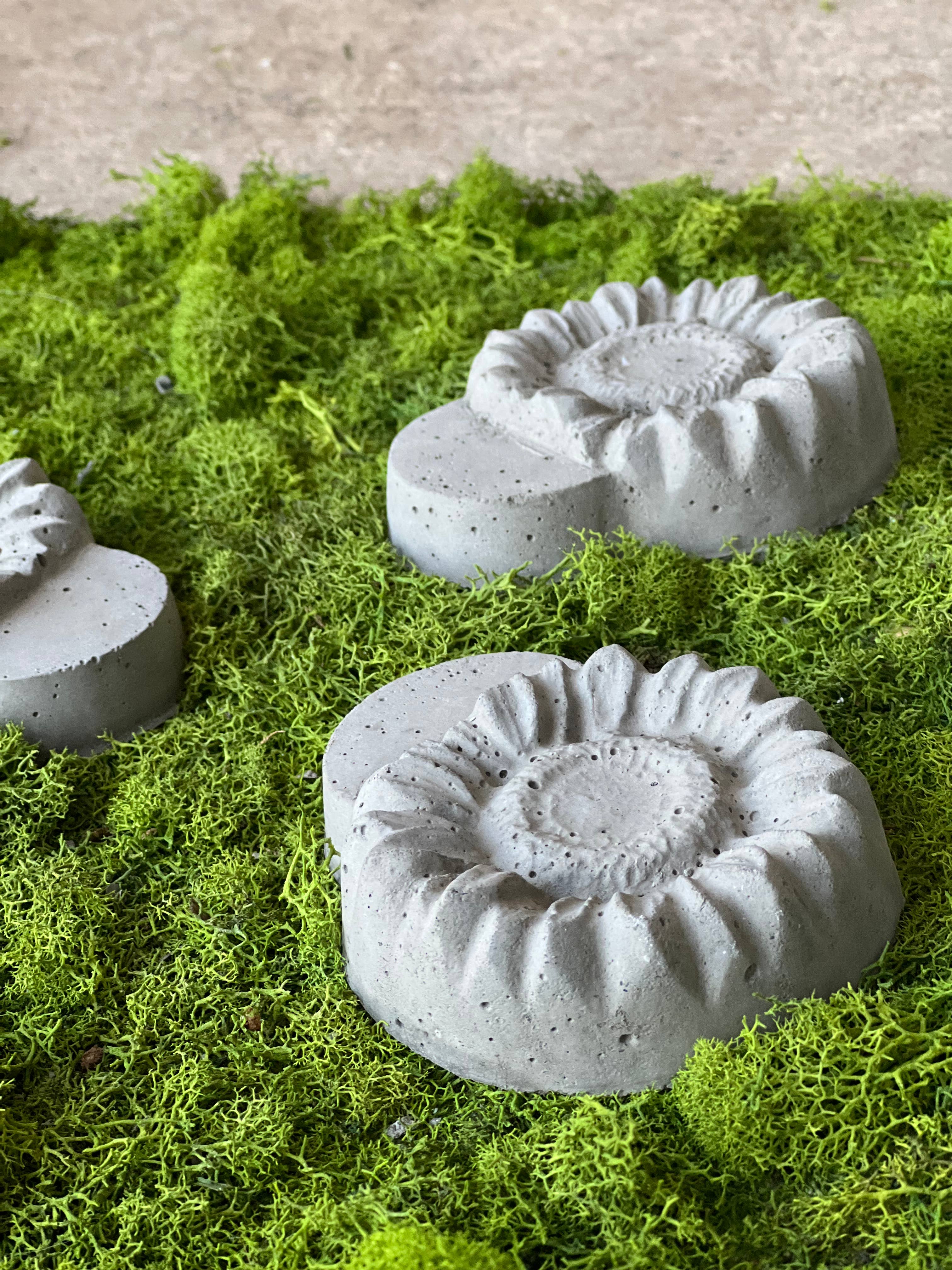 Backyard Stone Art - Wholesale Plant Pot - Sunflower Concrete Garden Pot Feet Planter Feet Risers3