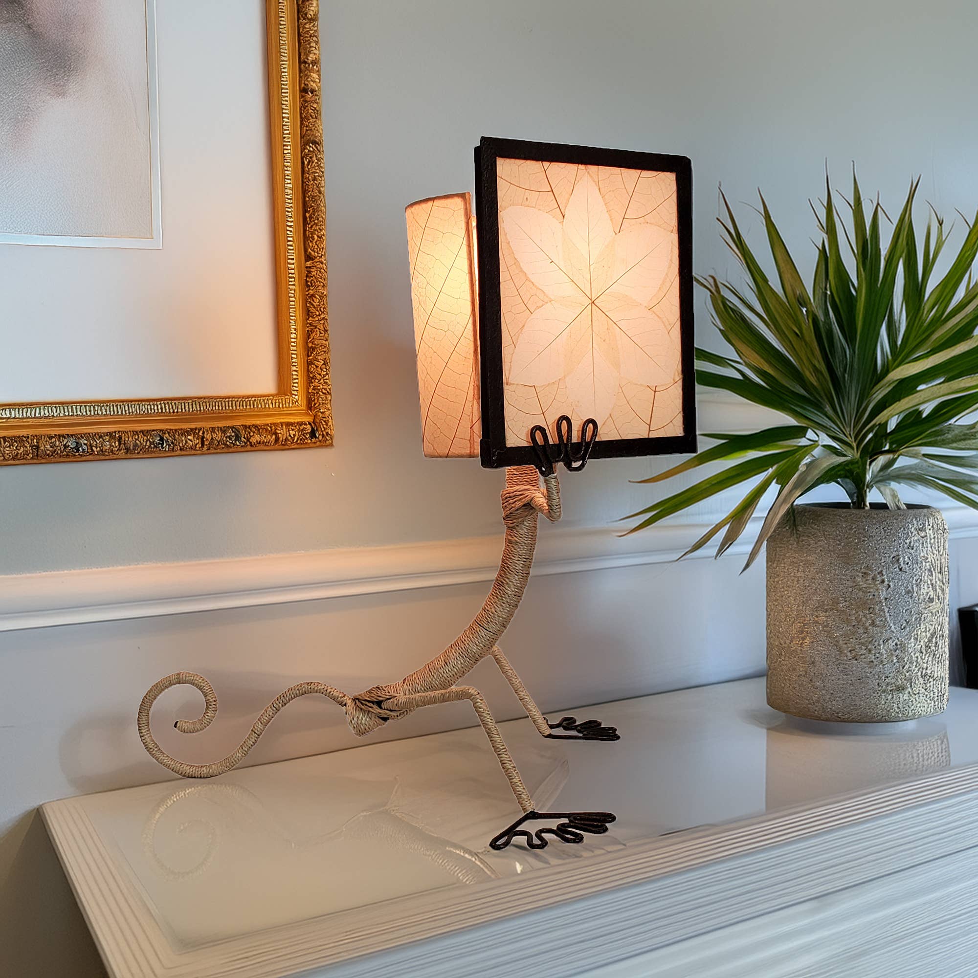Eangee Home Design - Wholesale Accent/Desk Lamp - Enlightened Gecko Table Lamp Natural, Cocoa Leaves on Shade0
