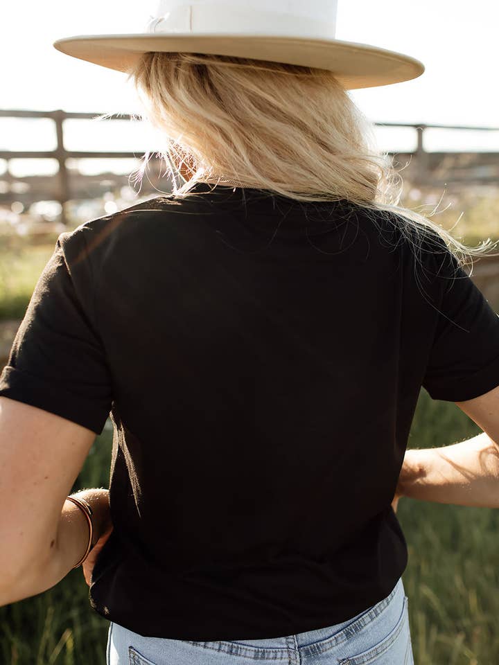 Noir T-shirt graphique noir avec drapeau de l'Amérique de l'Ouest en vente sur Faire2