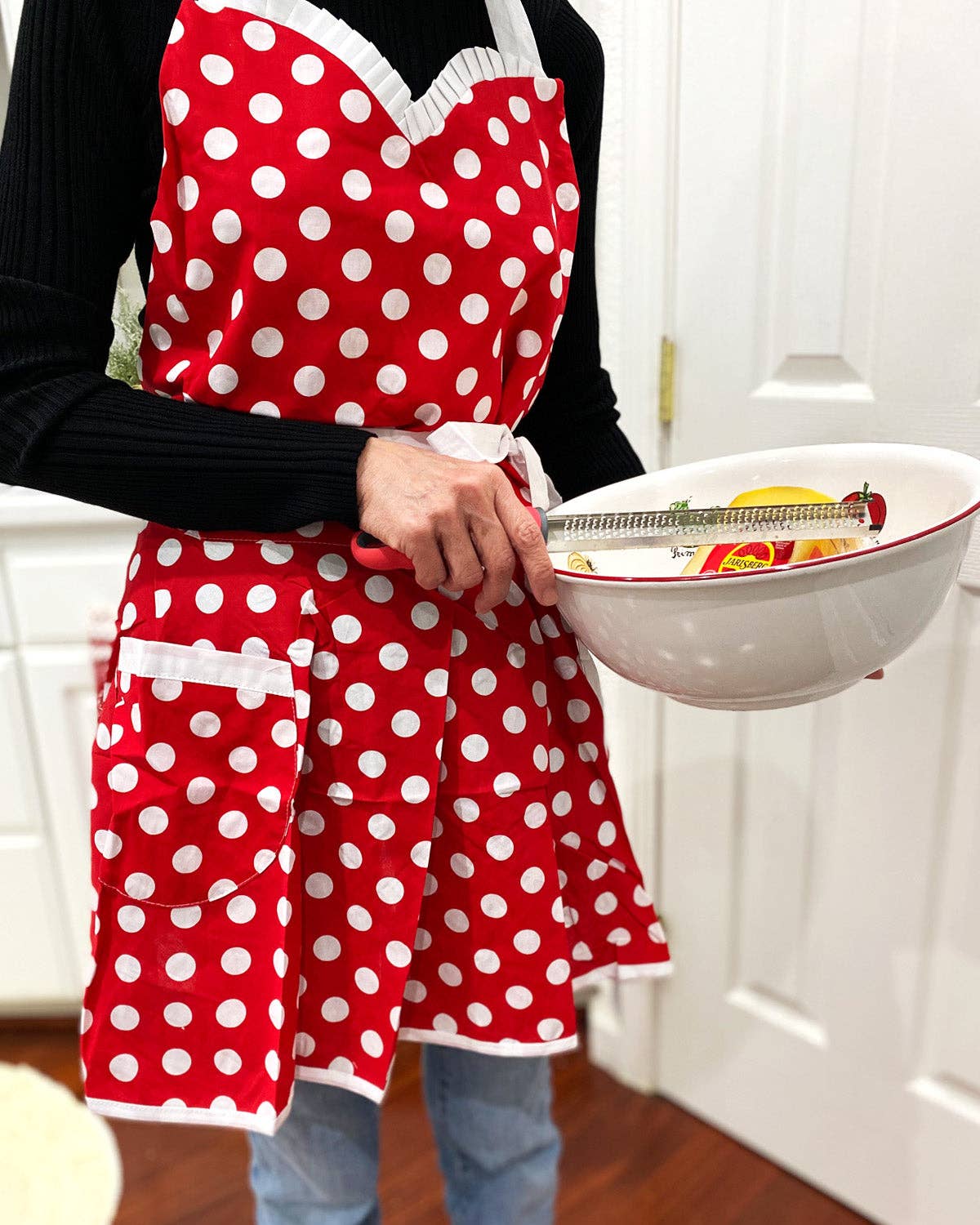 Wrapables.com - Wholesale Apron - Wrapables Adjustable Flirty Hostess Apron6