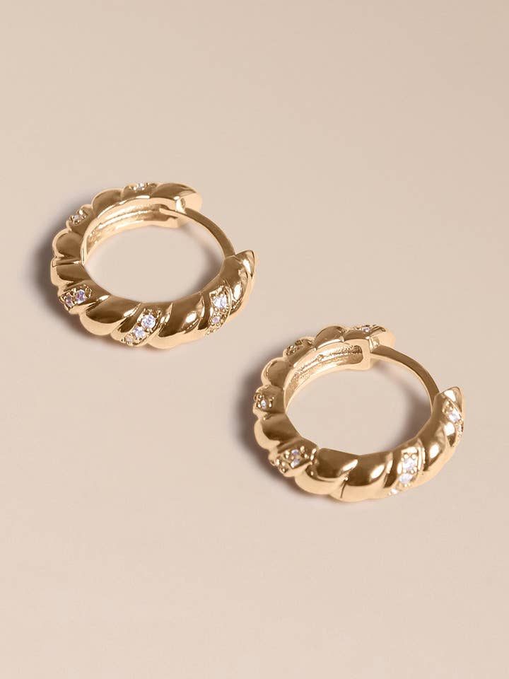 Phoebe gevlochten oorbellen met witte zirkonia voor wholesale door Waekura