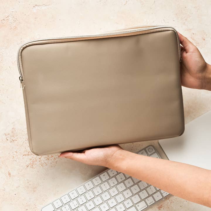 Coconut Lane – Engroshandel Taske til bærbar computer/tablet - Unisex – Festival hæklet bærbar ærme