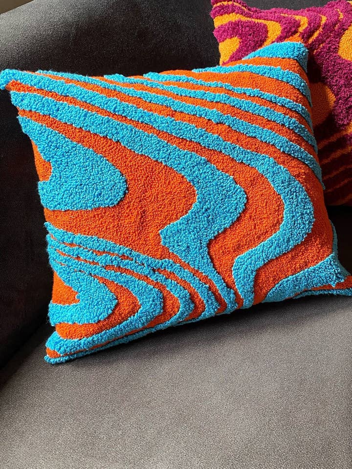 Fodera Decorativa per Cuscino a Pugno Riccio Fatto a Mano con Aghi. per la vendita all'ingrosso da parte di Honey Art and Nature