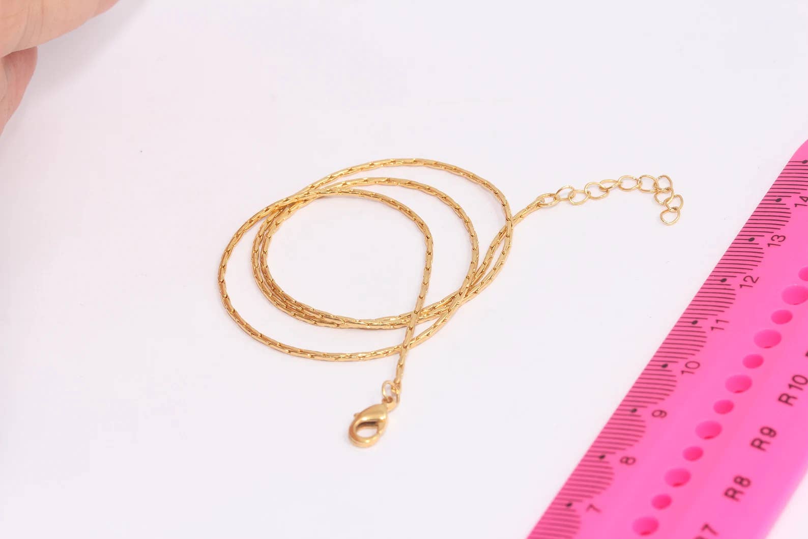 QueenJewelryM – Großhandel Gliederhalskette – 17'' +2'' 24k Glänzende Goldene Kleine Schlangenfertige Halskette, CHK650