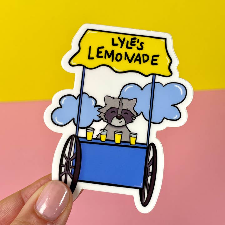 Adesivo in vinile impermeabile Raccoon Lemonade Stand per la vendita all'ingrosso da parte di quirky burp illustrations