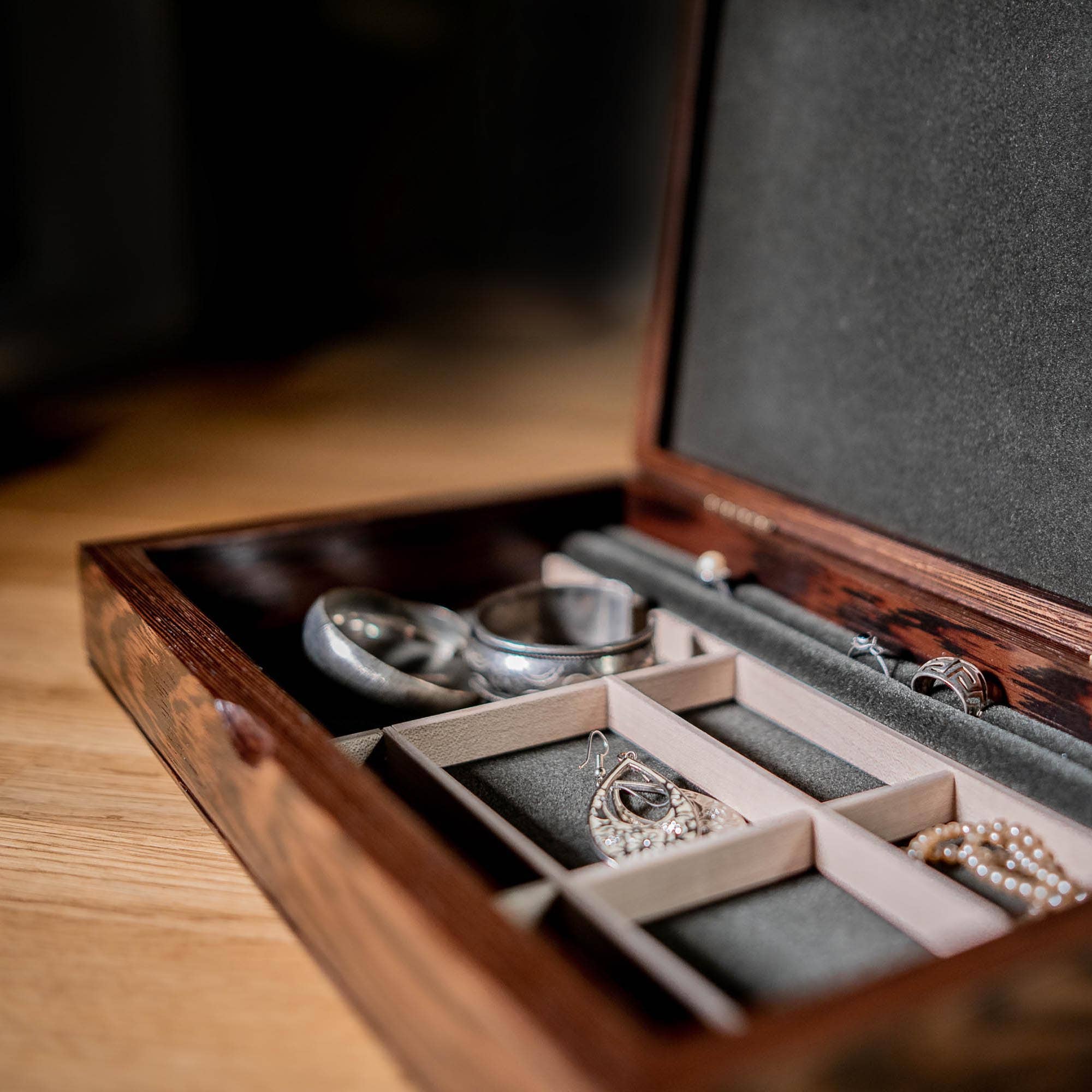 Mikutowski Woodworking - Vente Boîte/rangement à bijoux - Grand valet en bois4