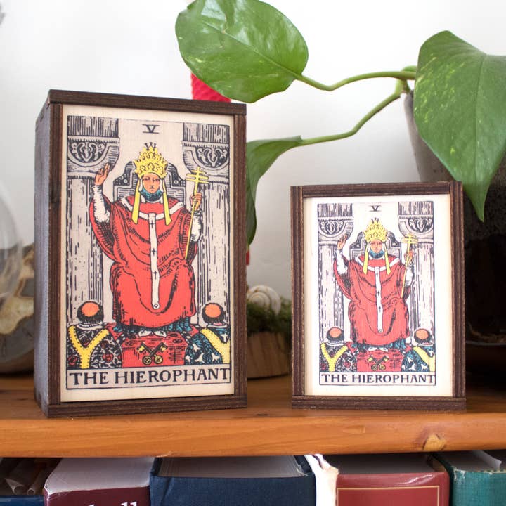 Tarot - 5 - Le Hiérophant Boîte de rangement pleine couleur pour la vente par Most Amazing