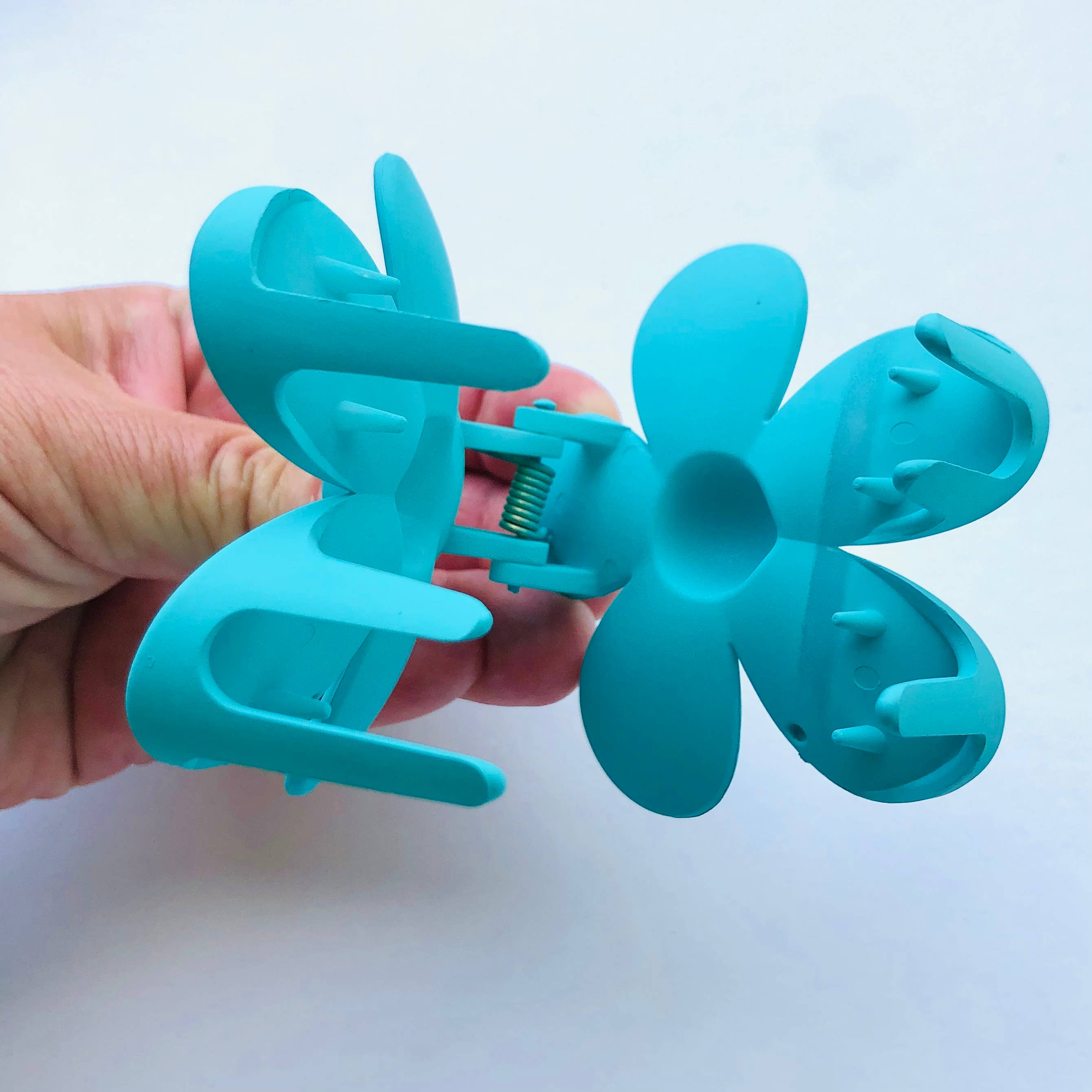 iconic mi - Wholesale Hair Clip - Women's - Daisy Flower Matt Hair Accessory Claw Clip 3"14